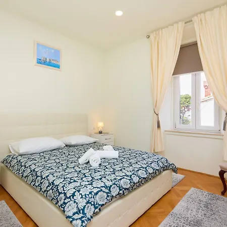 Apartment Spacious 4 Bedroom