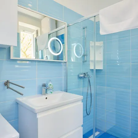 Spacious 4 Bedroom Apartment *