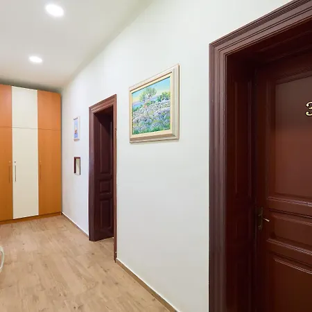 Apartment Spacious 4 Bedroom