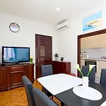 Spacious 4 Bedroom *
