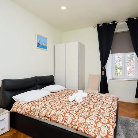 아파트 Spacious 4 Bedroom 두브로브니크