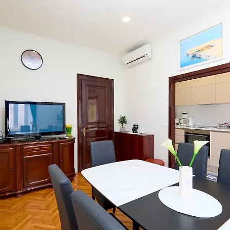 Spacious 4 Bedroom *