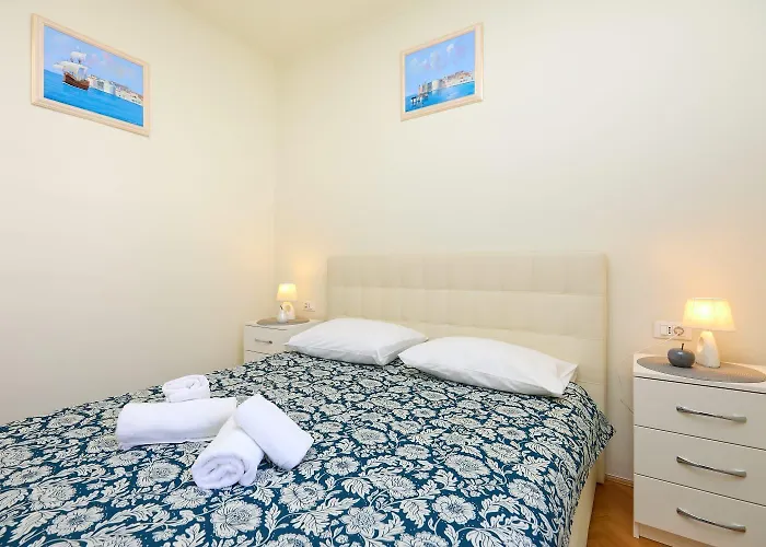Spacious 4 Bedroom 아파트 *