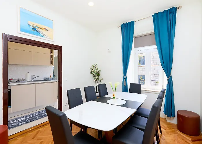 아파트 Spacious 4 Bedroom 두브로브니크