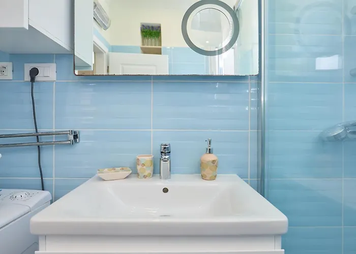 Spacious 4 Bedroom Apartment *