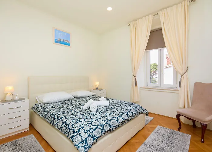 Apartment Spacious 4 Bedroom