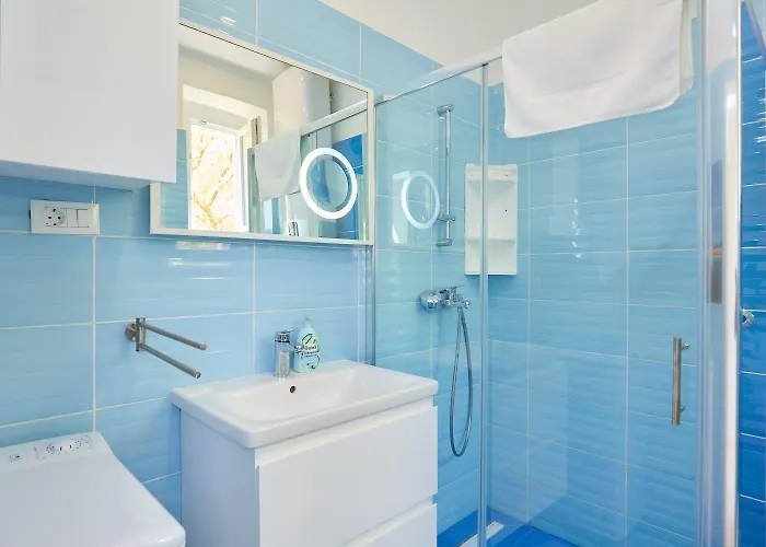 Spacious 4 Bedroom Apartment *