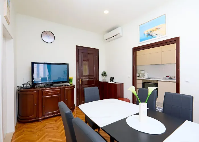 Spacious 4 Bedroom *