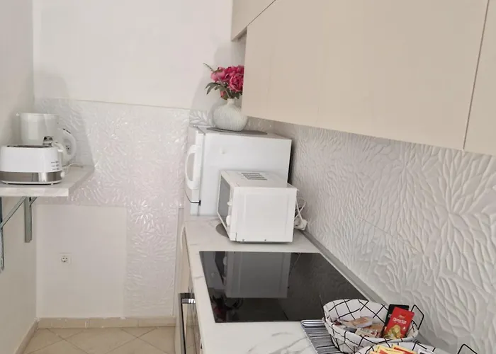 Spacious 4 Bedroom Apartment *